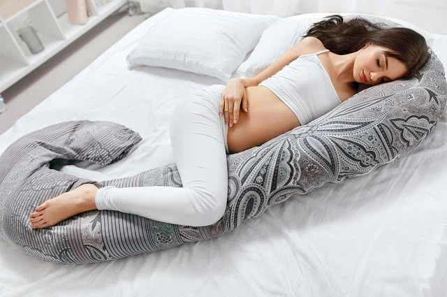 Kiedy zacząć używać poduszki ciążowej?